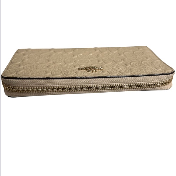 COACH Accordion Zip Signature Debossed Women Wallet Beige Patent‎ Leather F54805 - Picture 5 of 16